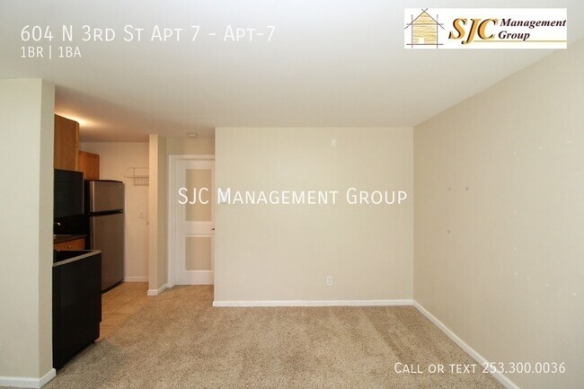 Building Photo - 604 N 3rd St