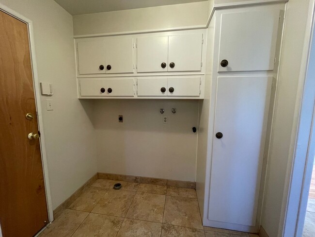 Building Photo - Lovely Santa Rosa 3 bedroom 3 bathroom Hom...