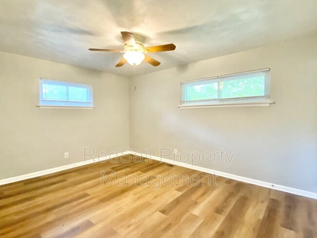 Building Photo - 34 Warren Dr