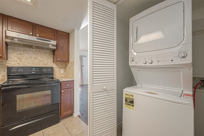 Building Photo - 3758 Tanglewilde St