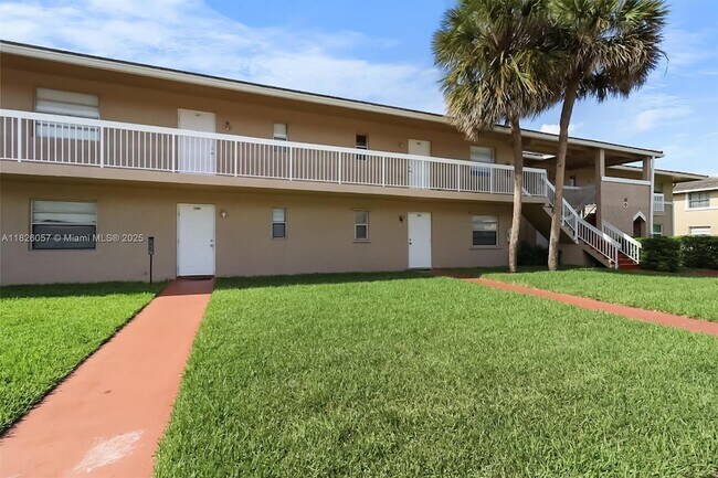 Building Photo - 10167 Twin Lakes Dr