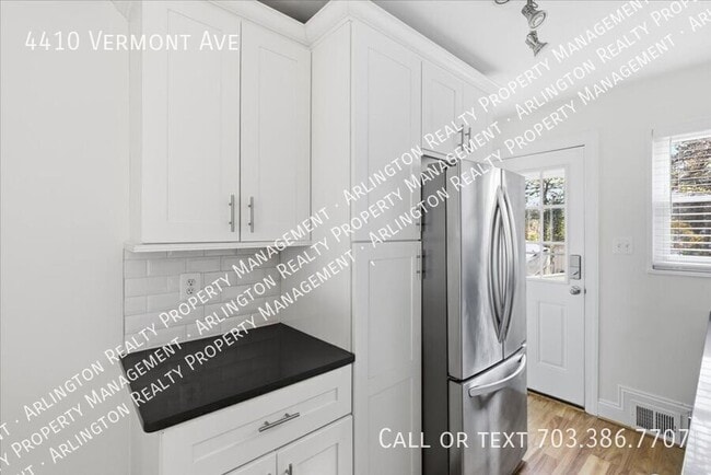 Building Photo - 4410 Vermont Ave