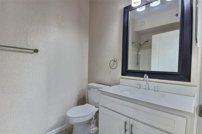 Building Photo - 1 Bedroom 1 Bathroom condo in luxury gated community