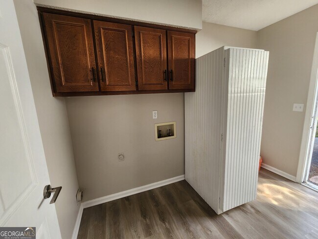 Building Photo - 419 Hannahatchee Ave