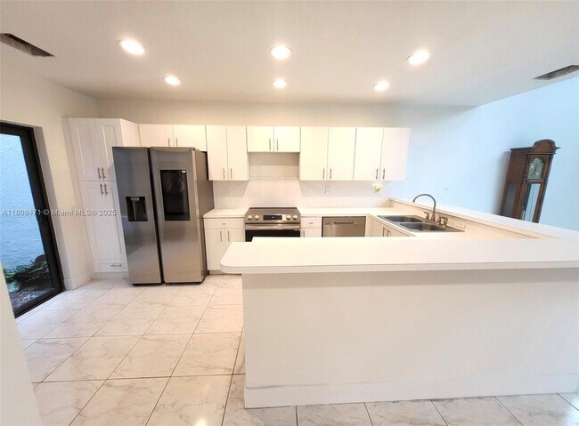 Building Photo - 19530 Cypress Ct