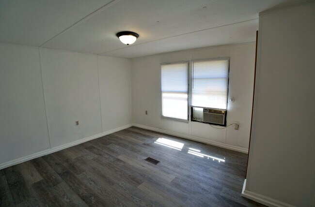 Building Photo - Evergreen D
