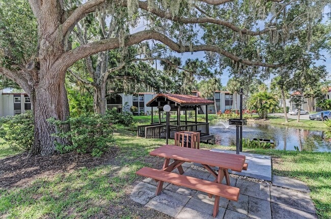 Building Photo - **AVAILABLE STARTING FEBRUARY 2026 FOR UP TO 6 MONTHS **