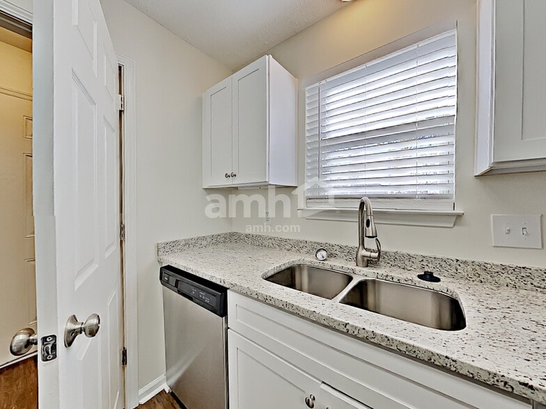Building Photo - 1624 Jo Ann Dr
