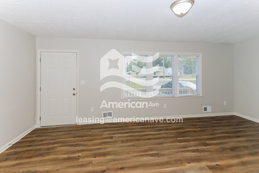 Building Photo - 1570 Engle Dr