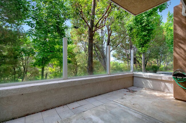 Building Photo - Modern Comfort in a Prime Location – 2BR Townhome with Garage & Community Amenities