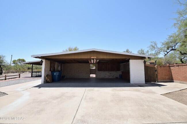 Building Photo - 6902 E Big Bear Dr