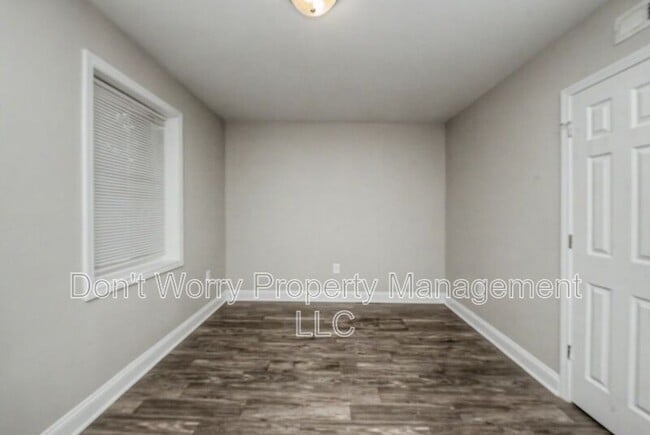 Building Photo - 615 Dumaine St
