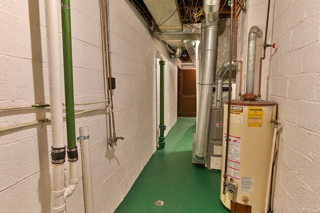 Building Photo - 3 Bedroom with Parking on Berryhill