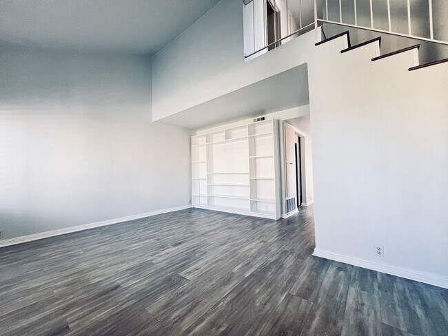 Building Photo - Peaceful 3/1.5 Tierrasanta Condo - Villa M...