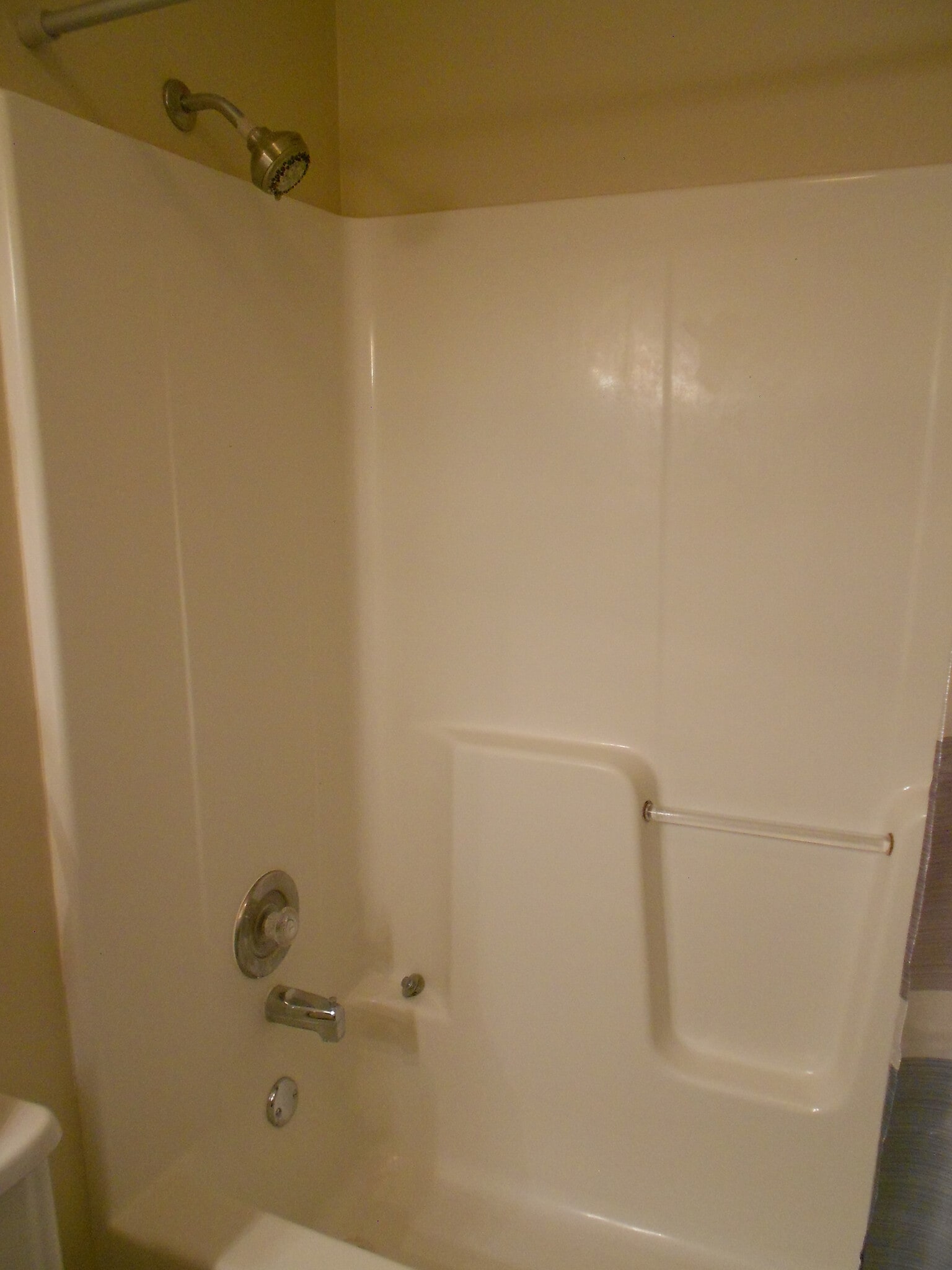 Building Photo - 420 6th Ave