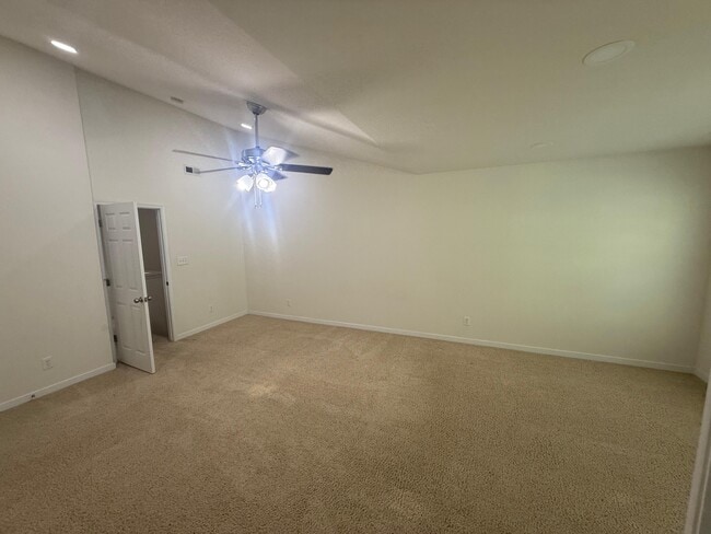 Building Photo - 446 Kingscote Ln