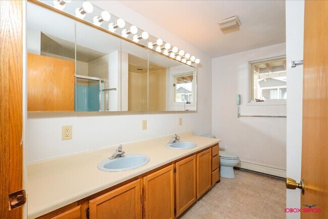 Building Photo - Seasonal Special: Discounted from market r...