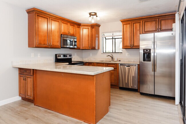 Building Photo - 2936 SW 22nd Cir