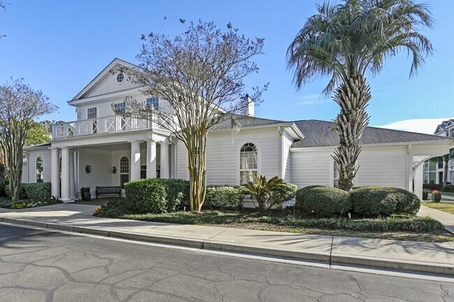 Building Photo - 1811 Chatelain Way