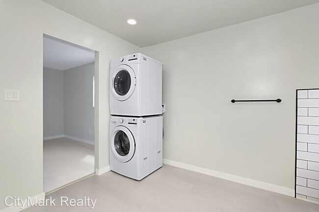 Building Photo - 2 br, 2 bath House - 5405 Olvera Ave