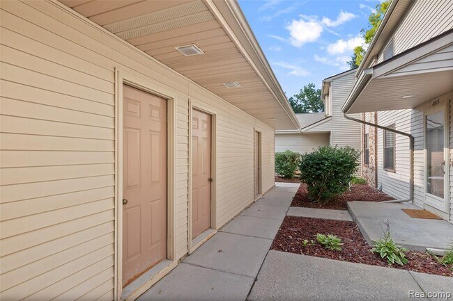 Building Photo - 4911 Oak Hill Dr