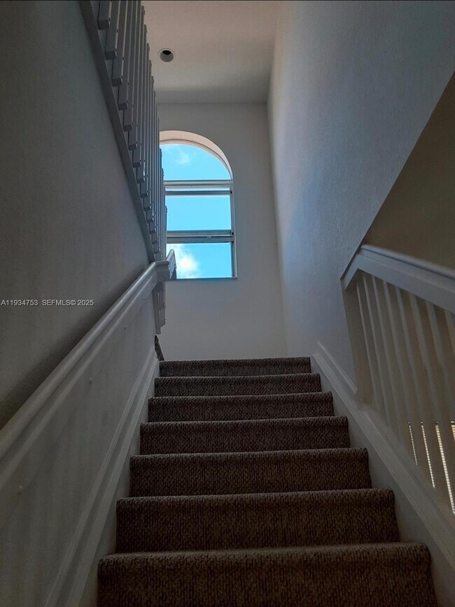 Building Photo - 3760 NE 9th Ct