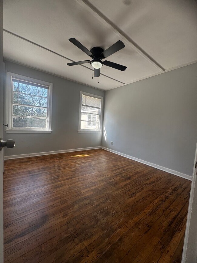 Building Photo - 3544 Southmont Dr