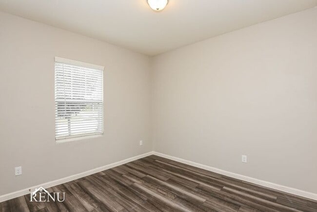 Building Photo - 1309 Escondido Dr