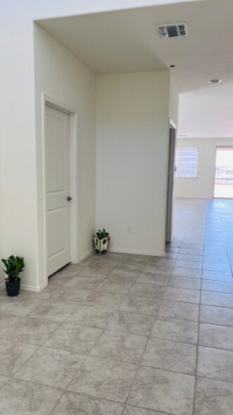 Building Photo - 11010 S Silver Fern Dr