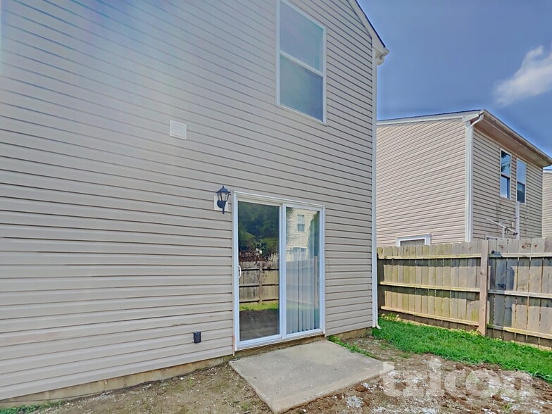 Building Photo - 6750 Kinnerton Dr