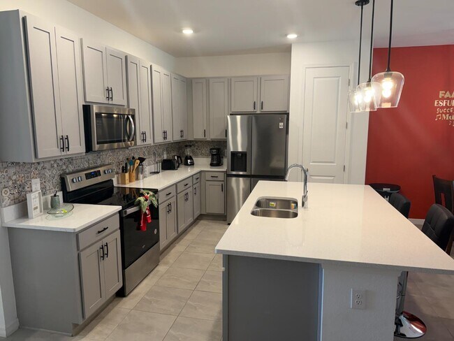 Building Photo - 1553 Discovery St