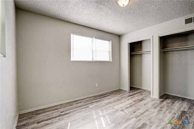 Building Photo - 714 Martindale Rd