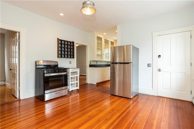 Building Photo - 37 Evergreen St