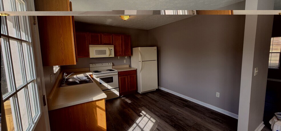 Building Photo - 1984 River Vista Cir