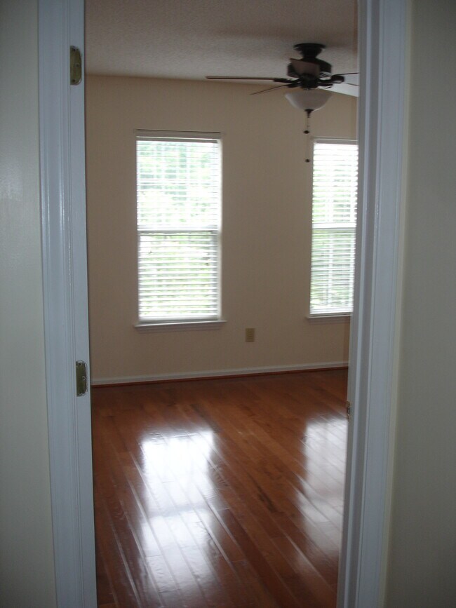 Building Photo - 302 Armour St