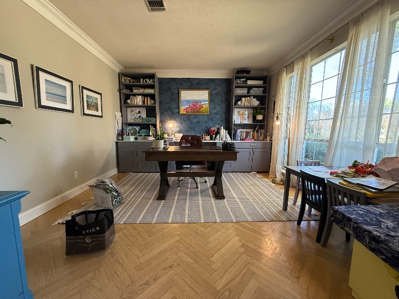 Building Photo - 4010 Crestwood Dr