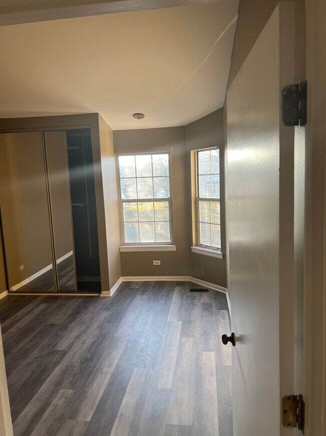 Building Photo - 820 Dracut Ln