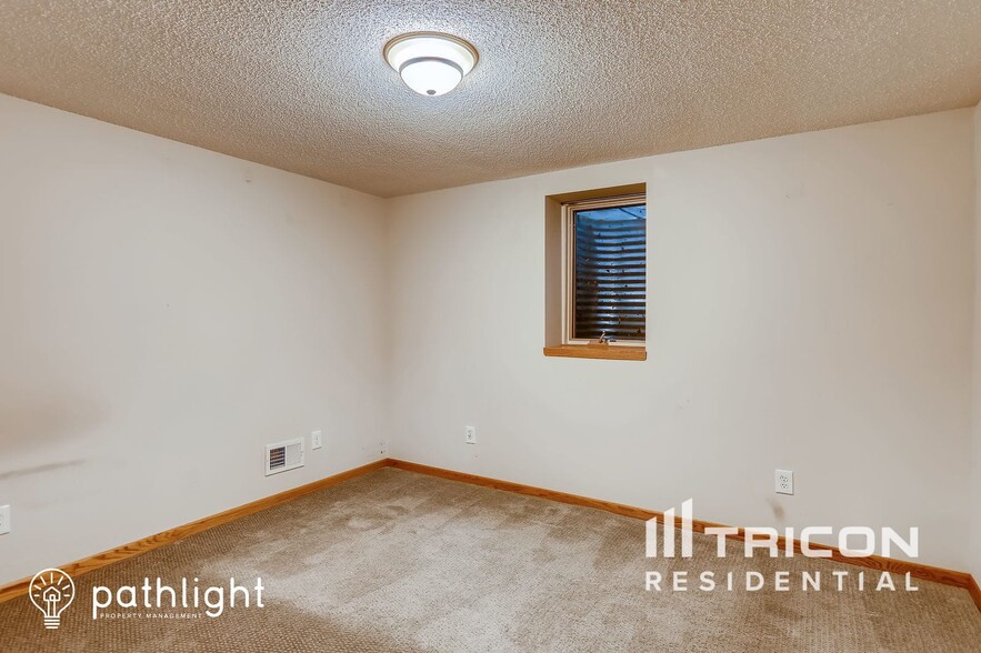 Building Photo - 8675 Westwind Cir
