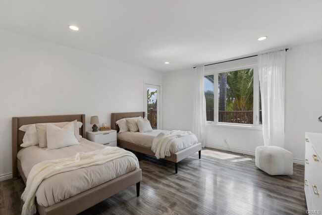 Building Photo - 19419 Oxnard St