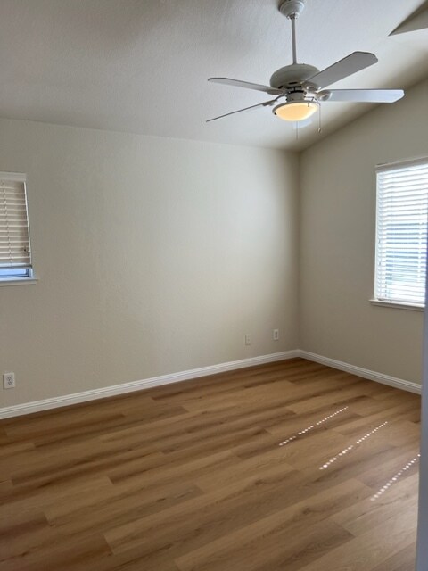 Building Photo - 417 Powell Dr