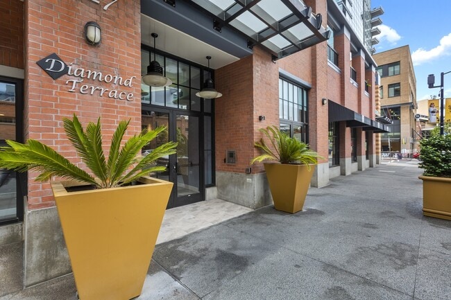 Building Photo - 427 9th Ave