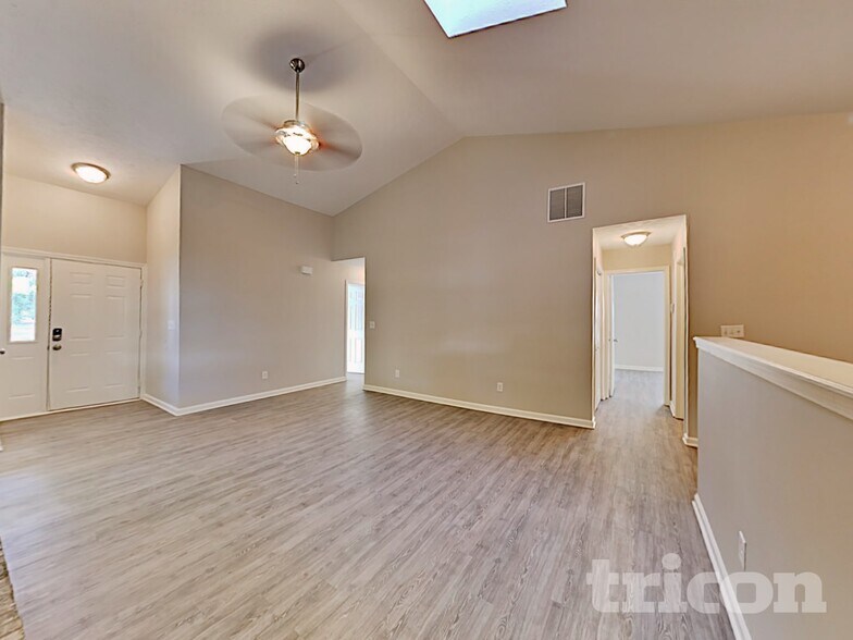 Building Photo - 512 Polaris Dr