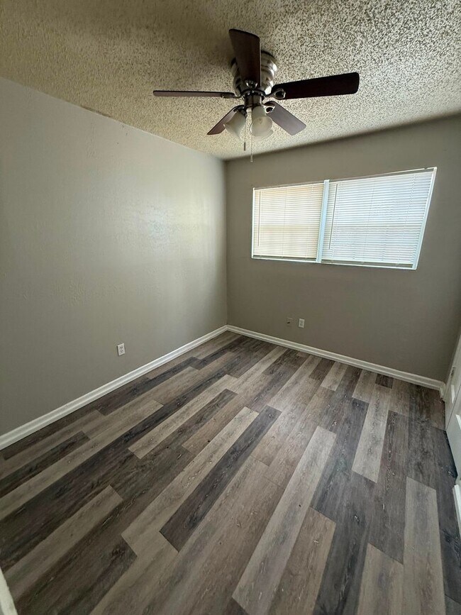 Building Photo - $0 First Month's Rent / $0 Deposit at Move-in