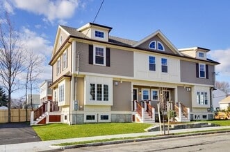 Building Photo - 276 Waverley Ave