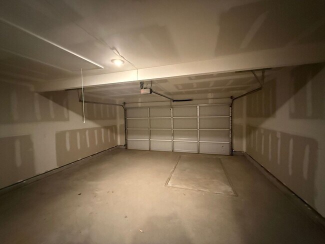 Building Photo - Brand New Spacious 3 Bedroom Home in Musta...