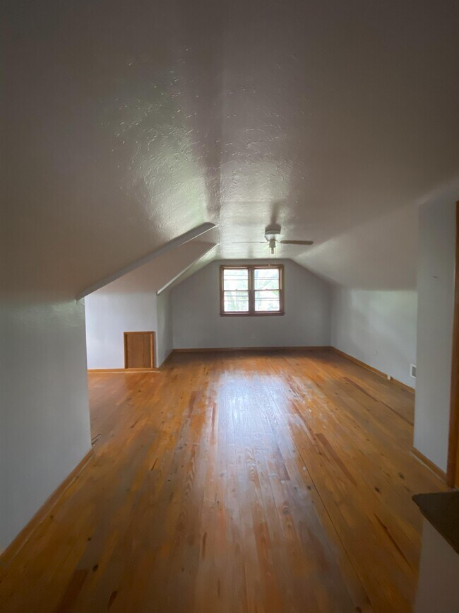 Building Photo - 15504 Raymond St
