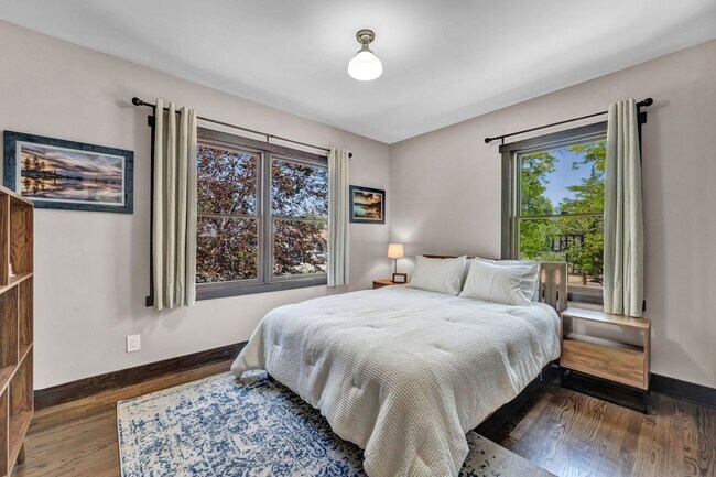 Building Photo - Charming Modern Industrial Fully Furnished Home for Lease
