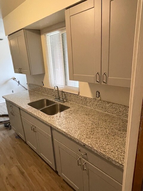 Building Photo - 4639 E Hamilton Ave