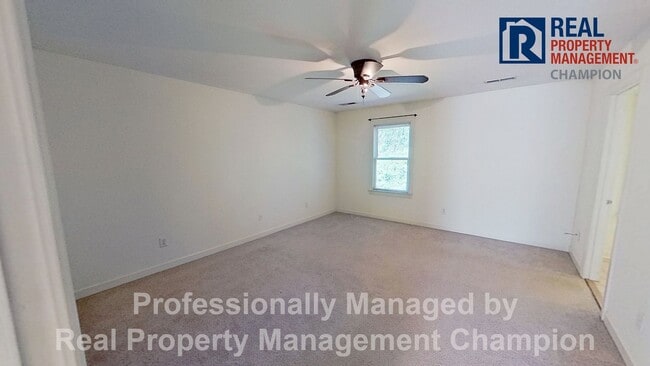 Building Photo - Adorable 2 BD Townhome with Private Patio