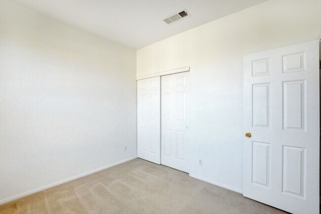Building Photo - Beautiful 4-Bedroom Home in Gated Summerli...